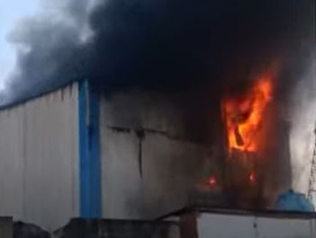  Massive Fire In Tirupati Renigunta-TeluguStop.com