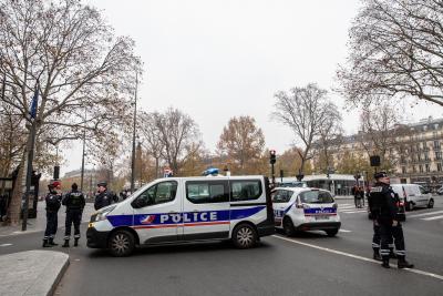  3 Killed As Man Opens Fire In Paris (lead)-TeluguStop.com