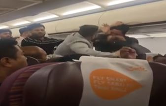  Clash Between Passengers For A Seat In The Flight..?-TeluguStop.com
