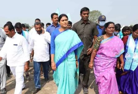 Ys Sharmila Padayatra Is A Hot Topic In Warangal District Ys Sharmila Padayatra Is A Hot Topic In Warangal District-TeluguStop.com