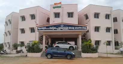  Suicide Attempt In Yadadri Bhuvanagiri Collectorate-TeluguStop.com