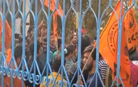  Tension In Hyderabad Central University-TeluguStop.com