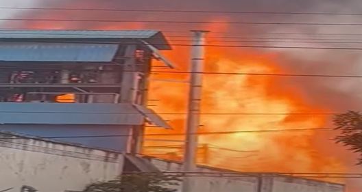  A Huge Fire Broke Out In Tadepalligudem Of West Godavari District-TeluguStop.com