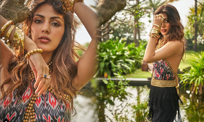 Actress Rhea Chakraborty Looks Teasing In Social Media Followers-telugu Actress Photos Actress Rhea Chakraborty Looks Te High Resolution Photo