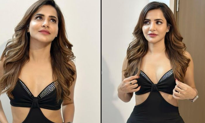 Trolls On Ashureddy Saying Why These Things Cant They Do Those Videos Ashu Reddy Trolls On Ashureddy Saying Why These Things Cant They Do Those Videos Ashu Reddy-TeluguStop.com