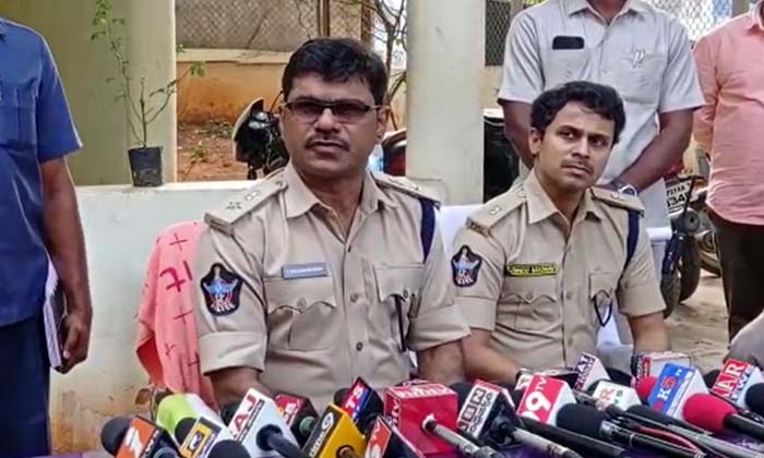  District Sp Ravi Shankar Reddy Press Meet At Police Station In Macharla Town ,td-TeluguStop.com