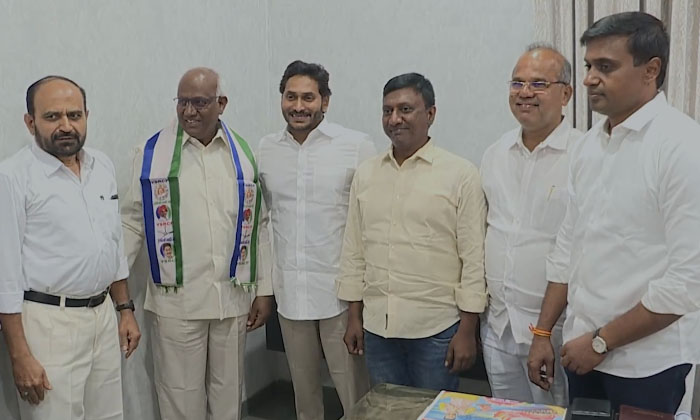  Former Dp Mla Gv Srinath Reddy Joined In Ysr Congress Party In The Presence O-TeluguStop.com