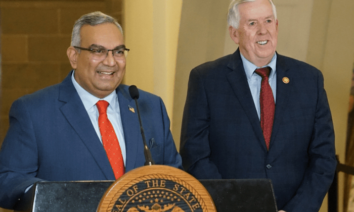  Indian-origin Attorney Vivek Malek Appointed As Treasurer Of Missouri , Indian-o-TeluguStop.com