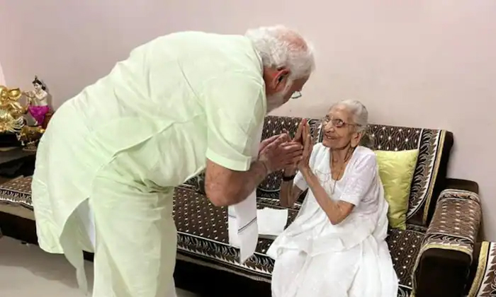  Pm Modi's Mother In Hospital ,pm Modi, Pm Modi Mother Heeraben-TeluguStop.com