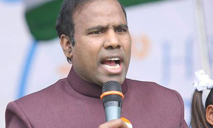  Praja Shanti Party President Ka Paul Who Appeared In The Court In The Family Tru-TeluguStop.com