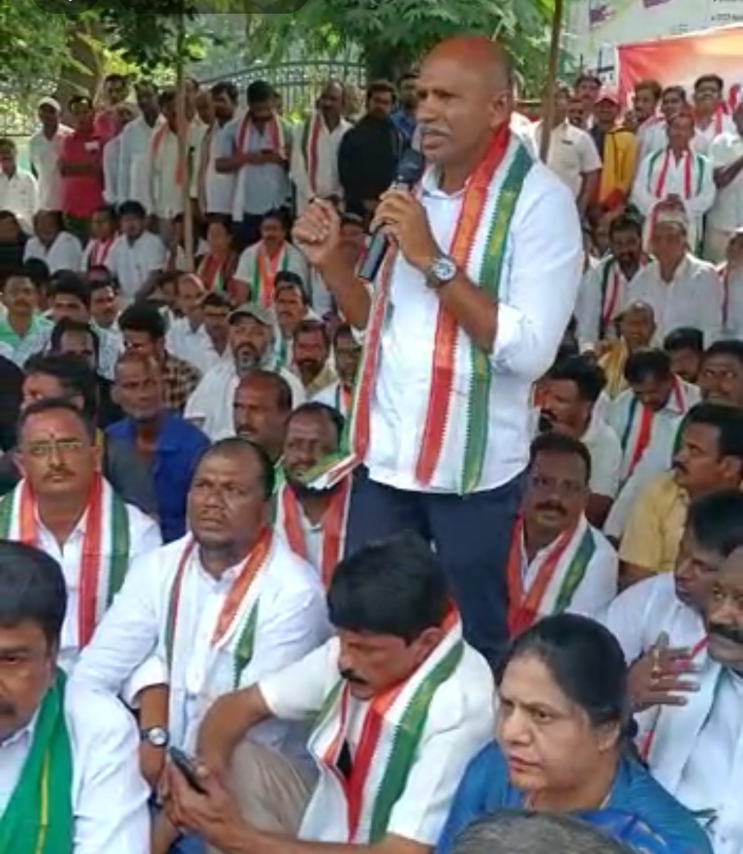  Congress Dharna In Front Of Nalgonda Collectorate-TeluguStop.com