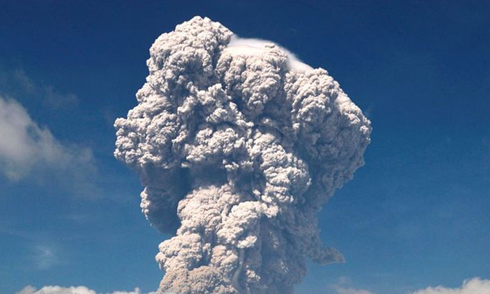  Indonesian Government Alert A Huge Volcano Erupted Indonesia, Tsunami, Volcano-TeluguStop.com
