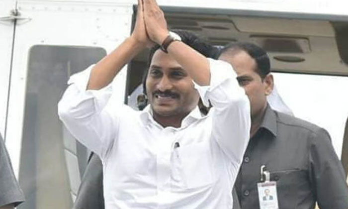  Cm Jagans Visit To Delhi , Cm Jagan , Ys Jagan Mohan Reddy , Delhi Tour , Ap Pol-TeluguStop.com