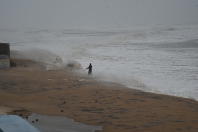  Alert In South Coastal Andhra For Cyclone 'mandous'-TeluguStop.com