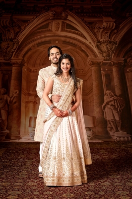  Ambanis' Son Anant Engaged To Radhika Merchant In Rajasthan-TeluguStop.com