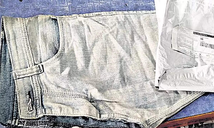  Andhra Pradesh Man Ordered Saree But Got Torn Jeans Pants Details, Online Shoppi-TeluguStop.com