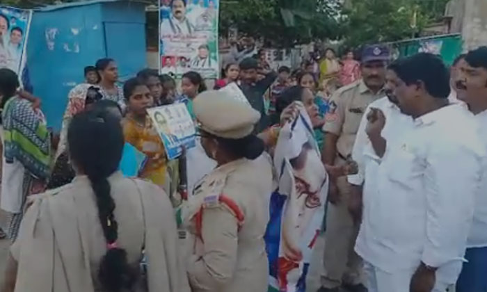  Alla Nani Who Is Facing A Protest At Gadapa Gadapaku Mana Prabhutvam Program ,-TeluguStop.com