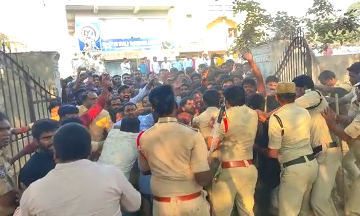  Ayyappa Swamulu Protest Vikarabad Parigi Sub Jail, Ayyappa Swamulu, Ayyappa Swam-TeluguStop.com