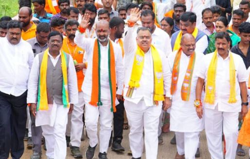 A Rare Honor For Bandi Sanjay Praja Sangrama Yatra A Rare Honor For Bandi Sanjay Praja Sangrama Yatra-TeluguStop.com