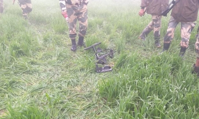  Bsf Sees Drone Incursions From Pak As Biggest Challenge On The Border-TeluguStop.com