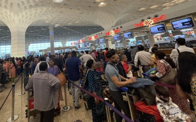 Chaos In Mumbai Airport As Systems Network Crashes, Metro Digging Blamed (ld)-TeluguStop.com