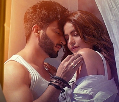  Dheeraj Dhoopar, Aamna Sharif Share Screen Space In 'aabaad'-TeluguStop.com