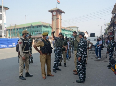 For Many In J&k Armed Security Guards Are 'status Mascots'-TeluguStop.com