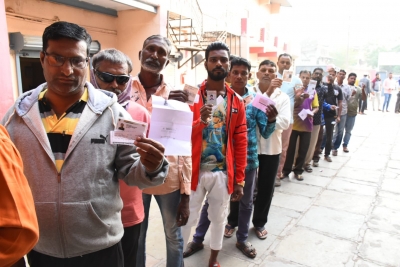  Gujarat Polls Phase-1: 34.48% Voter Turnout Till 1 Pm-TeluguStop.com