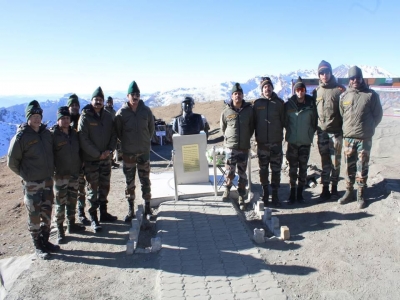  Indian Army Honours Maj Ralengnao Khathing With Bust At Yangste-TeluguStop.com