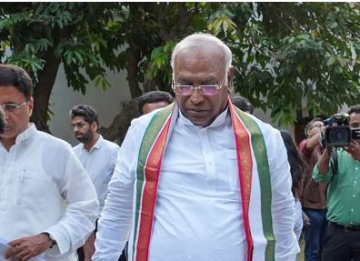  Key Meeting Of Congress Chaired By Kharge In Delhi-TeluguStop.com