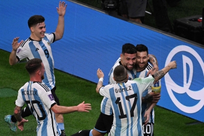  Messi, Alvarez Score As Argentina Down Australia To Reach Quarters-TeluguStop.com