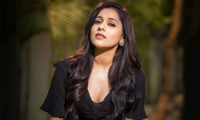  Netizens Trolling Anchor Rashmi Gautam Make Up Details, Rashmi ,netizens , Troll-TeluguStop.com