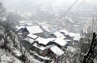  New Year Revellers Throng Kashmir's Hill Stations-TeluguStop.com