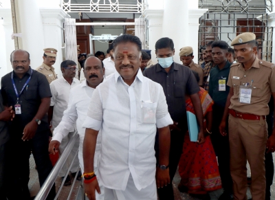  Ops Aide Kovai Selvaraj Quits Aiadmk, Likely To Join Dmk-TeluguStop.com