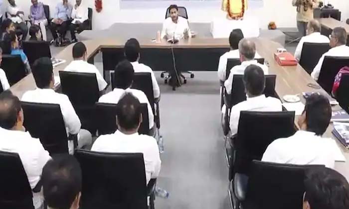  Cm Jagan's Meeting With Party Mlas Ended ,cm Jagan , Ycp Party Mlas ,jagan Warni-TeluguStop.com