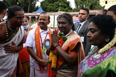  President Offers Prayers At Srisailam Temple-TeluguStop.com