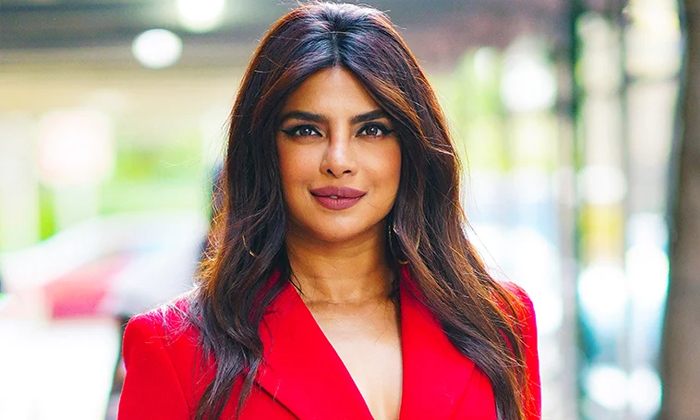  Priyanka Chopra Opens Being Body Shamed Bollywood Details, Priyanka Chopra, Body-TeluguStop.com