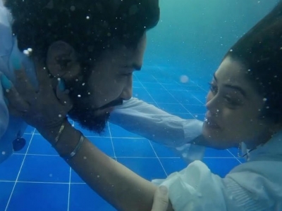  Sachet-parampara Shoot An Underwater Scene For 'malang Sajna'-TeluguStop.com