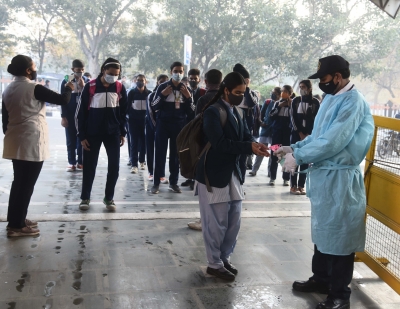 Schools, Societies In Delhi-ncr Bolster Covid Preparedness Amid Fresh Fears Schools, Societies In Delhi-ncr Bolster Covid Preparedness Amid Fresh Fears-TeluguStop.com