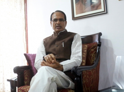  Shivraj Chouhan Publicly Suspends Niwari Collector From Stage-TeluguStop.com