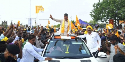  Stampede In Chandrababu Naidu's Andhra Roadshow, Police Register Case-TeluguStop.com