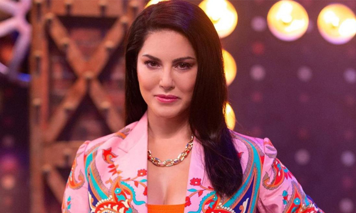 Sunny Leone Death Threats Details, Sunny Leone, Sunny Leone Death Threats , Sunn Sunny Leone Death Threats Details, Sunny Leone, Sunny Leone Death Threats , Sunn-TeluguStop.com