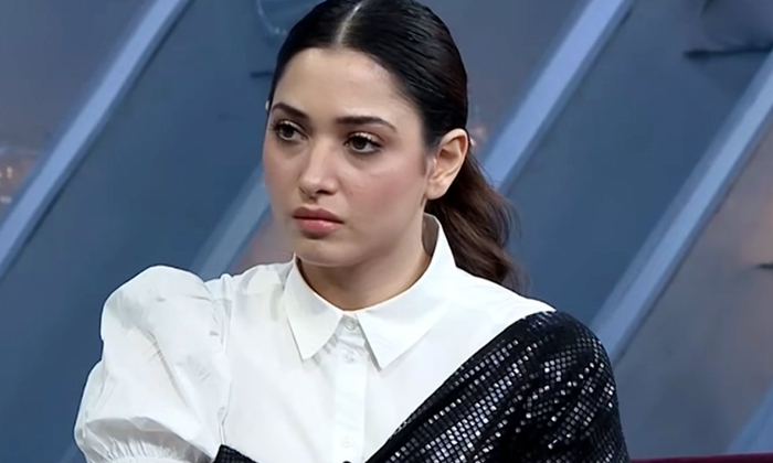  Tamannaah Shocking Comments On Heroes Behavior In Shooting Spot , Tamanna, Shock-TeluguStop.com