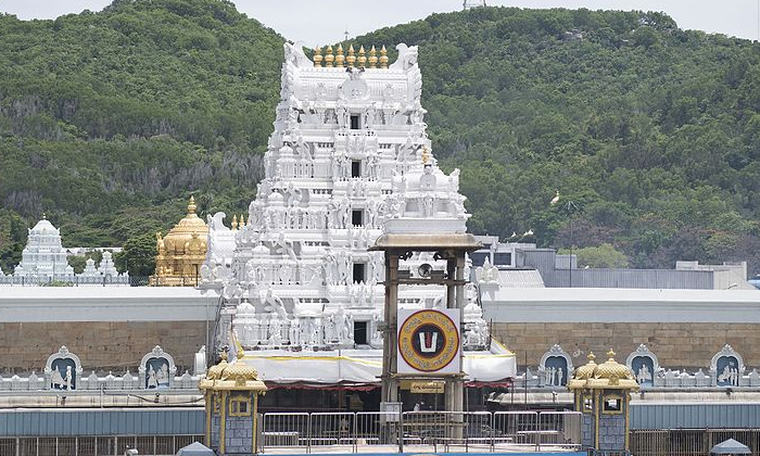 Telugu Apcm, Chandrababu, Cm Kcr, Corona, Lokayukta, Naresh, Pavitra Lokesh, Dra