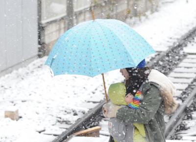  Vehicles Stranded, Trains Suspended As Record Snowfall Hits Japan-TeluguStop.com