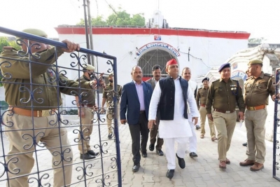 Yogi Framing Sp Leaders In False Cases: Akhilesh Yogi Framing Sp Leaders In False Cases: Akhilesh-TeluguStop.com