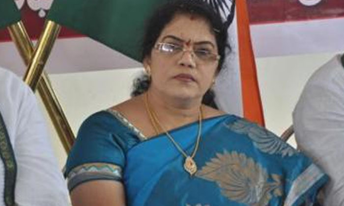 Jagan-bday-celebrations-exposes-internal-rifts , Ys Jagan Mohan Reddy , Ysrcp , Jagan-bday-celebrations-exposes-internal-rifts , Ys Jagan Mohan Reddy , Ysrcp ,-TeluguStop.com