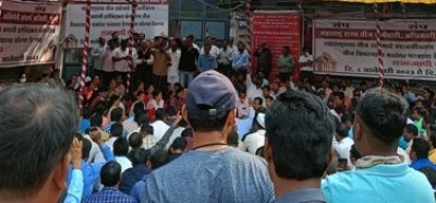  1.25 Lakh Mseb Employees Withdraw Strike After Maha Govt Intervenes (lead)-TeluguStop.com