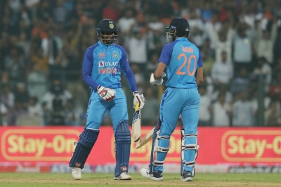 1st T20i: Deepak Hooda, Axar Patel Guide India To 162/5 Against Sri Lanka (ld) 1st T20i: Deepak Hooda, Axar Patel Guide India To 162/5 Against Sri Lanka (ld)-TeluguStop.com