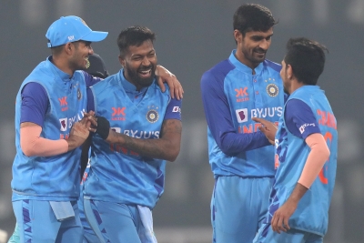 2nd T20i: Bowlers Shine As India Restrict New Zealand To 99/8 2nd T20i: Bowlers Shine As India Restrict New Zealand To 99/8-TeluguStop.com
